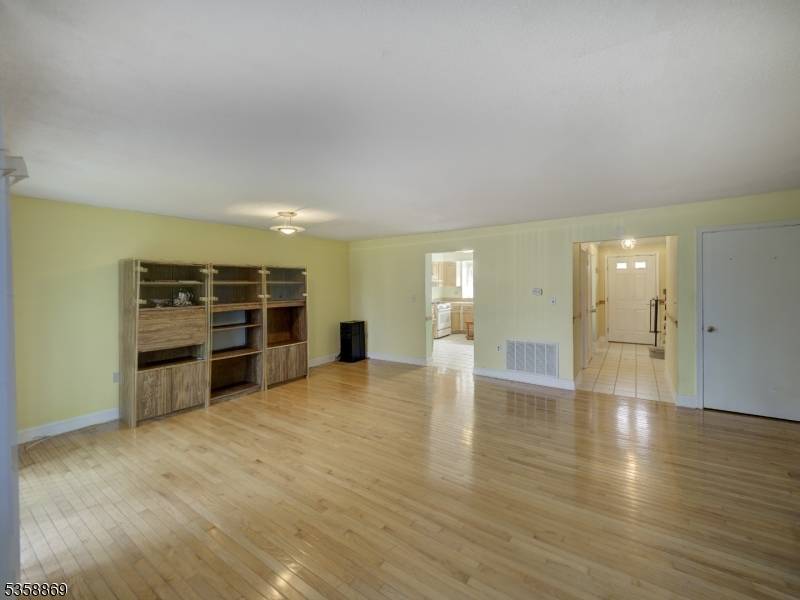 Hillsborough Twp., NJ 08844,1068 Robin Rd