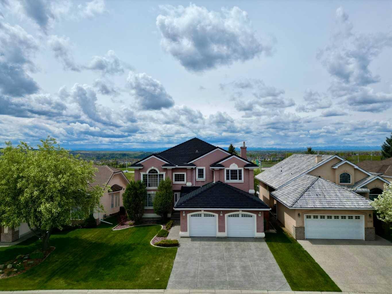 Calgary, AB T3L 1Y2,142 Sceptre Close NW