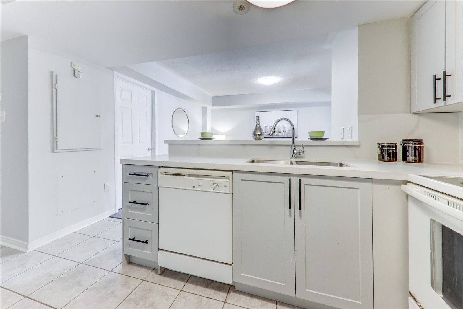 Toronto E11, ON M1B 6C8,200 Mclevin AVE #112