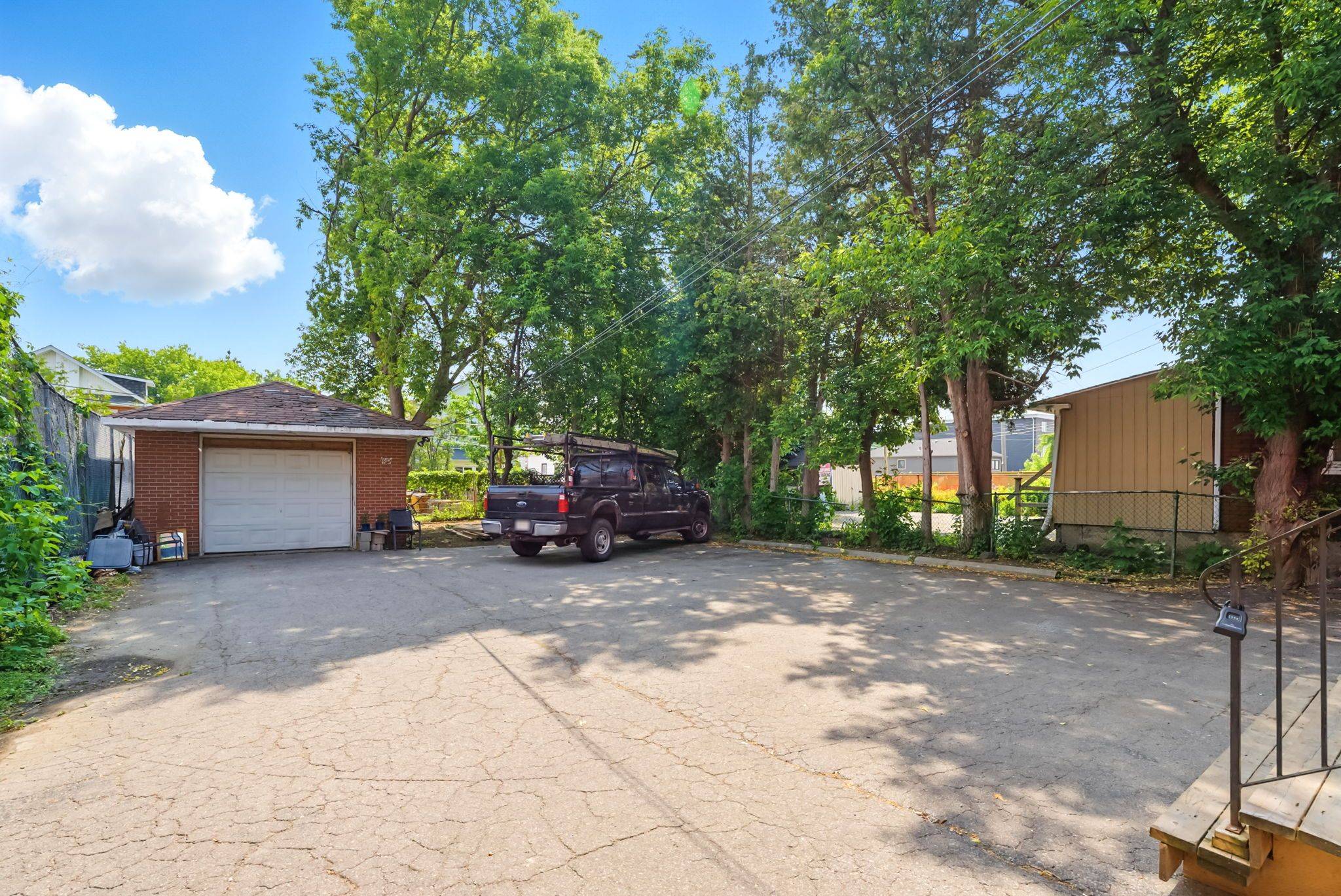 Oshawa, ON L1H 4H2,191 Simcoe ST S