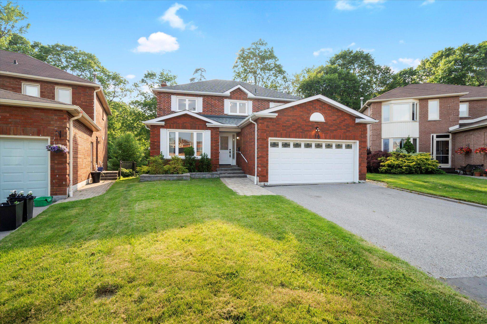Toronto E09, ON M1E 5B2,16 Dartmoor DR W