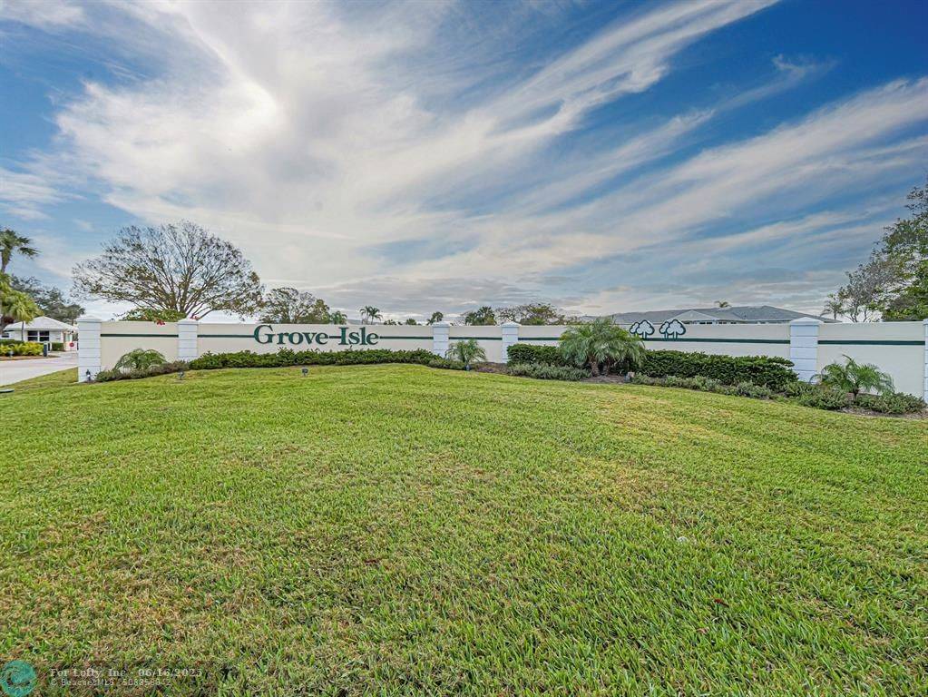 655 W Lake Jasmine Cir, Vero Beach, FL 32962