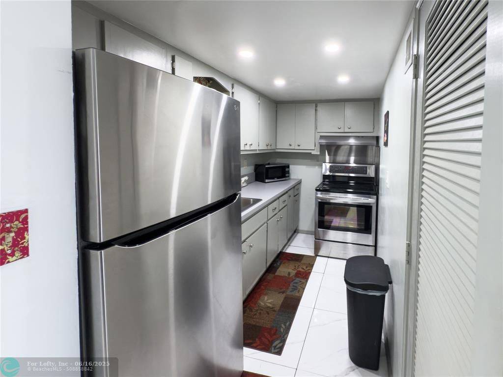 Pompano Beach, FL 33062,3201 NE 14th Street Cswy  #505