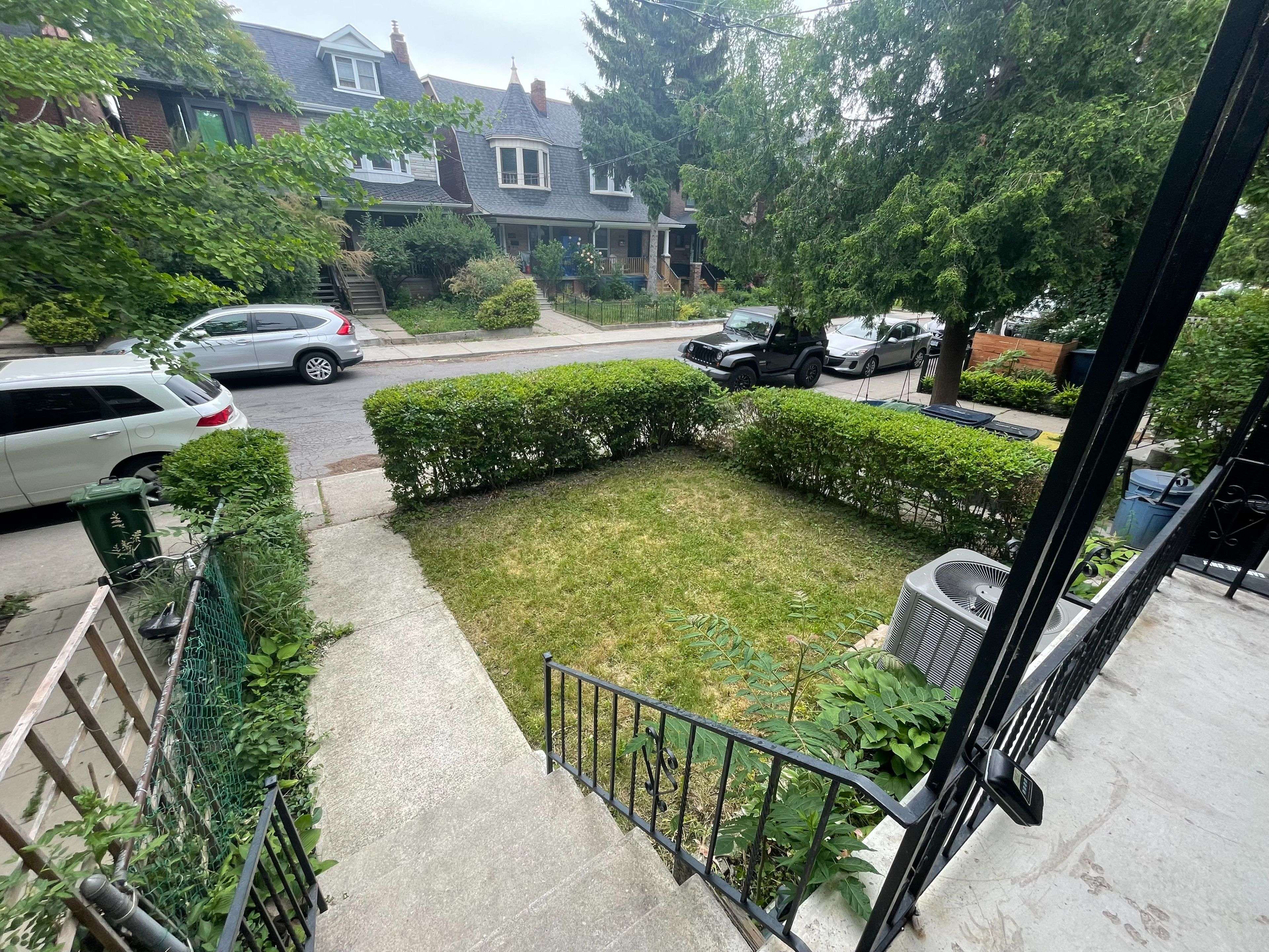 Toronto W02, ON M6H 2T8,336 Delaware AVE