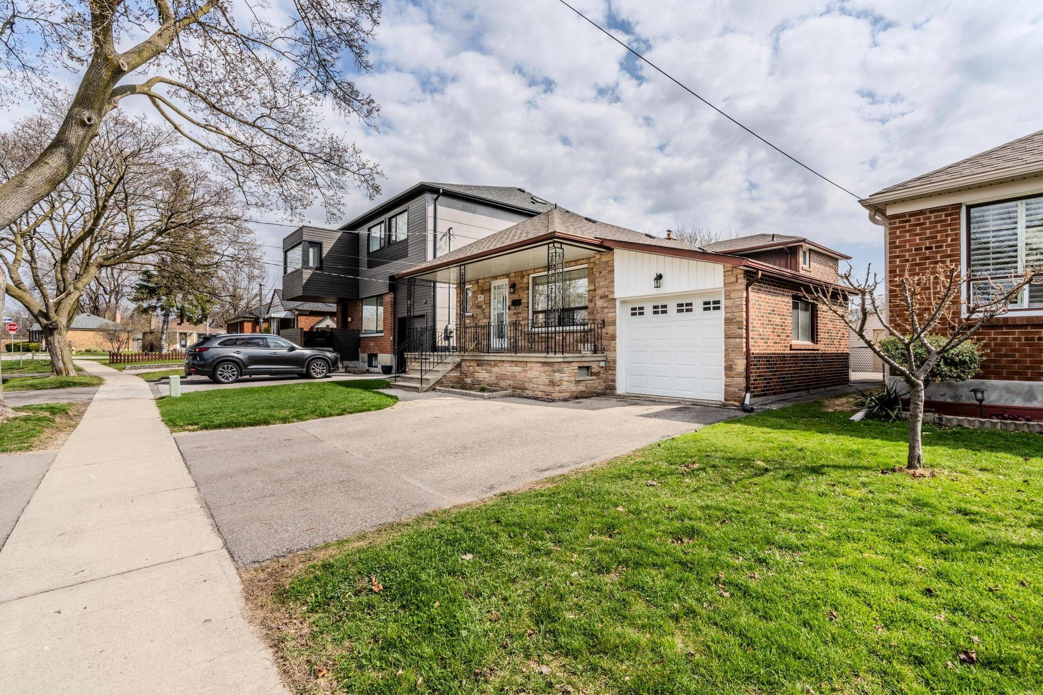 Toronto W07, ON M8Z 4E9,45 Chartwell RD