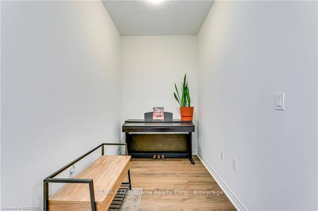 Mississauga, ON L5B 0G9,349 rathburn RD W #806