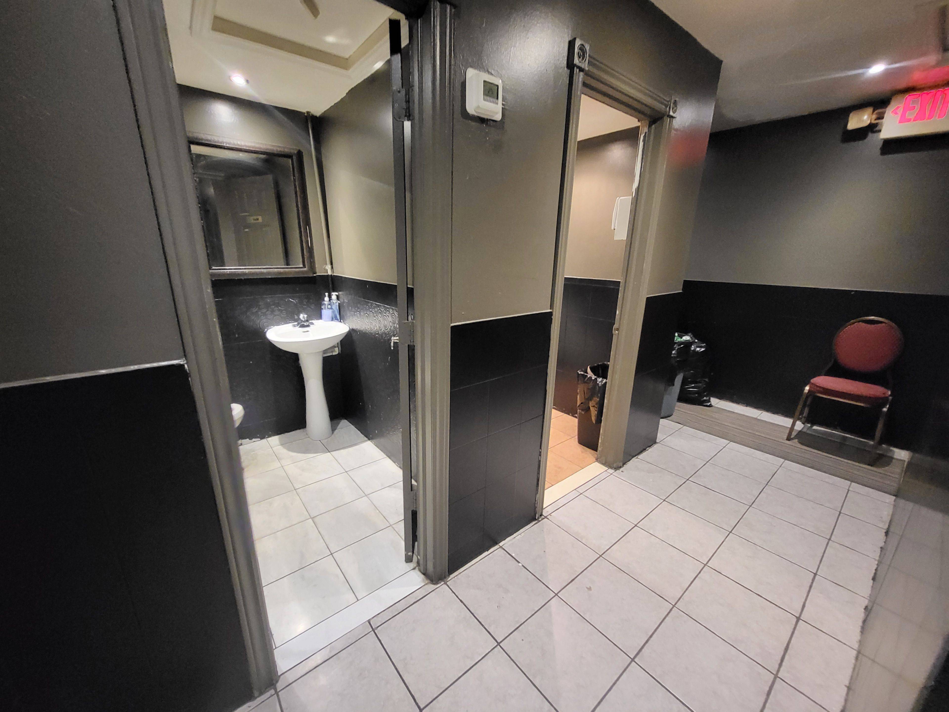 Toronto W02, ON M6N 3V8,825 Runnymede RD