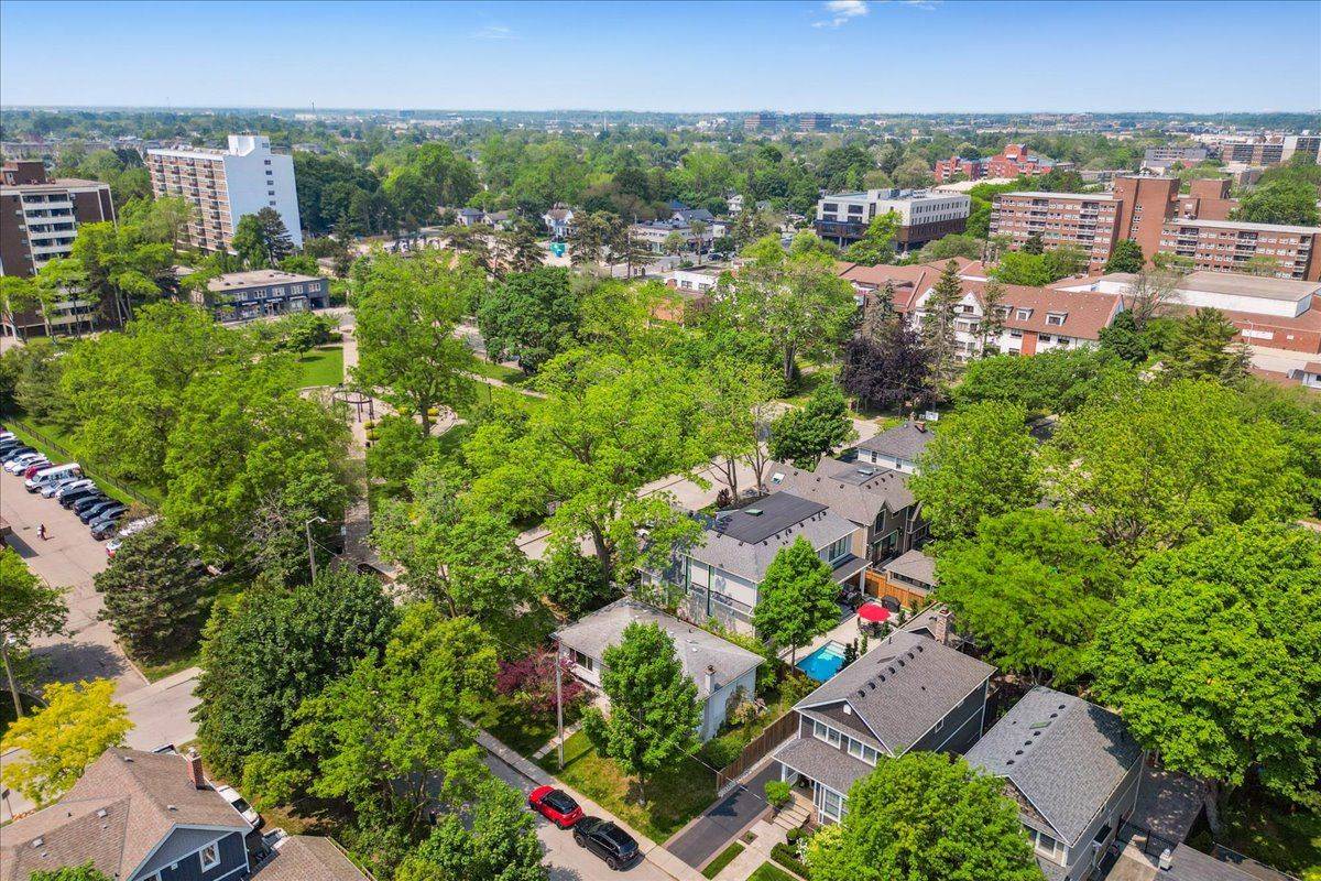 Oakville, ON L6K 1L4,49 Head ST