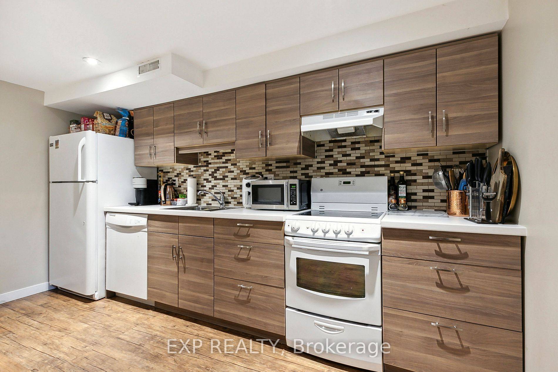 Toronto W02, ON M6P 2T1,52 McMurray AVE #Basement
