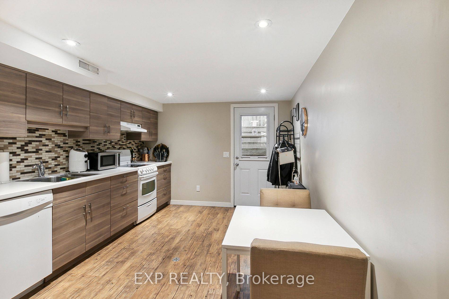 Toronto W02, ON M6P 2T1,52 McMurray AVE #Basement