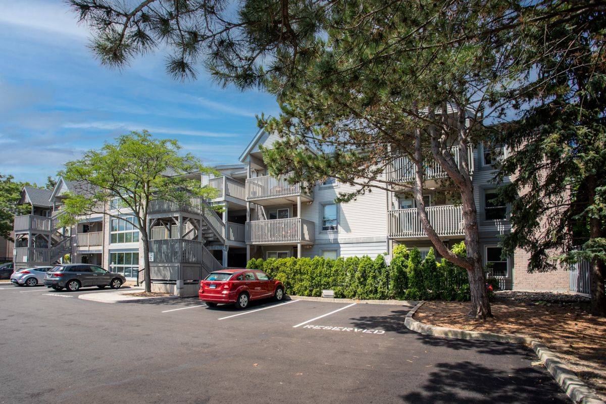 2040 Cleaver AVE #206, Burlington, ON L7M 4C4