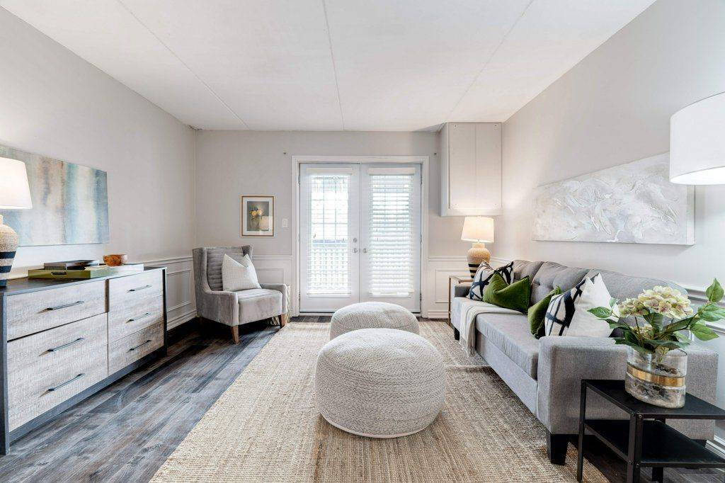 Burlington, ON L7M 4C4,2040 Cleaver AVE #206