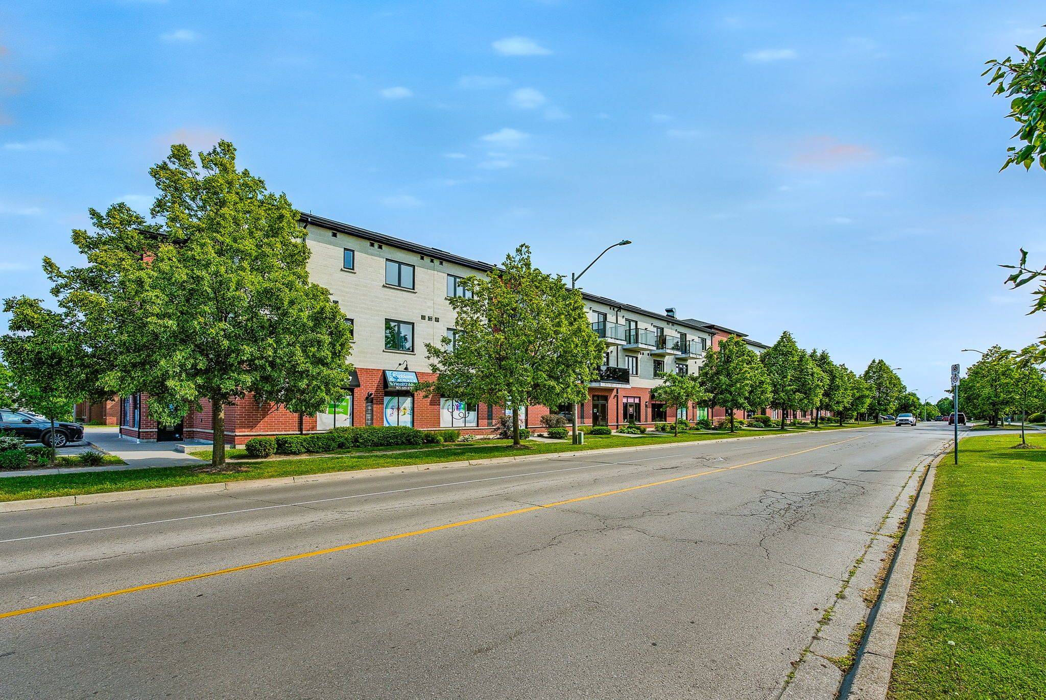 Hamilton, ON L8B 1B5,170 Rockhaven LN #208
