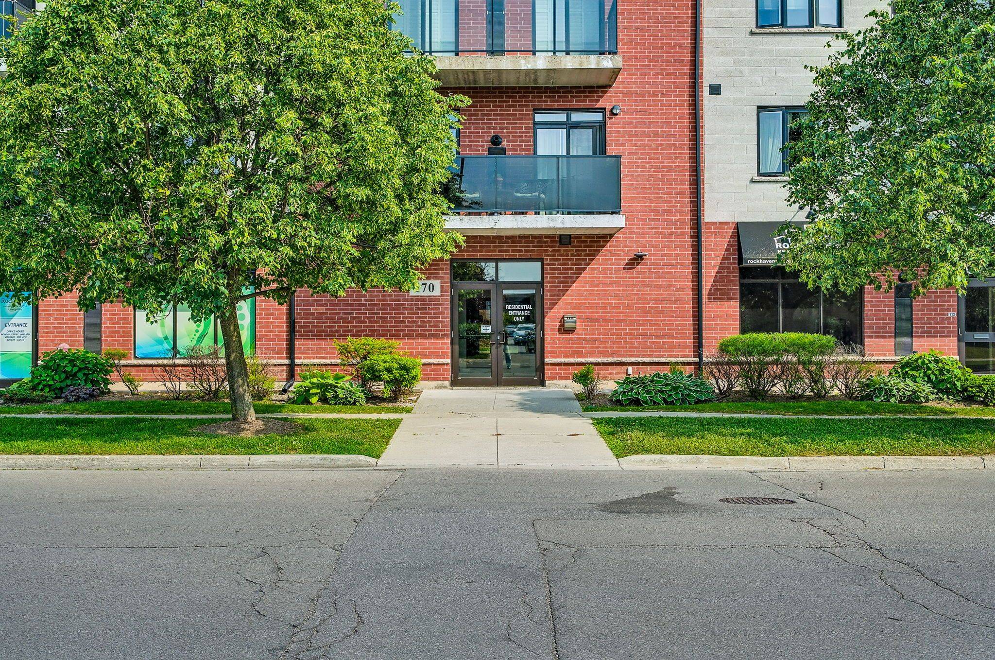 Hamilton, ON L8B 1B5,170 Rockhaven LN #208