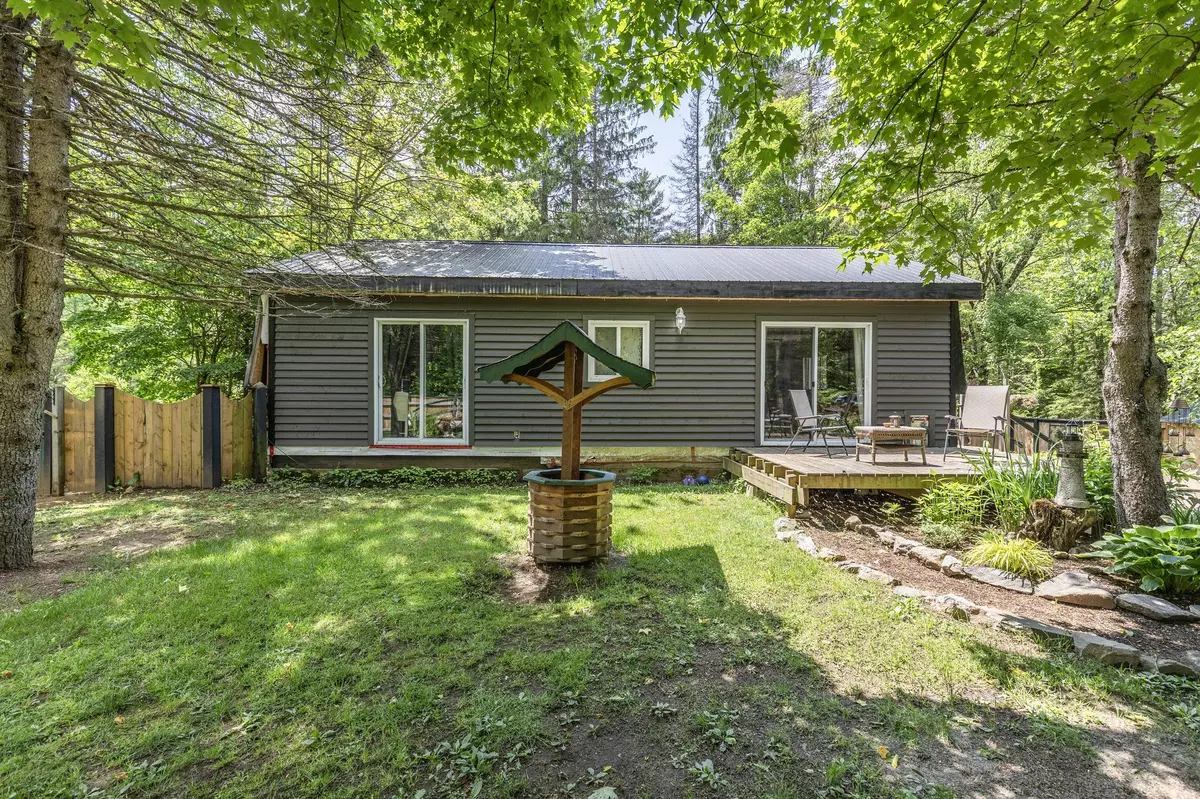 Muskoka Lakes, ON P1L 1X4,1465 Falkenburg RD
