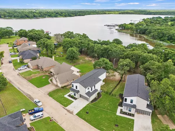 2817 Rodeo Drive,  Quinlan,  TX 75474