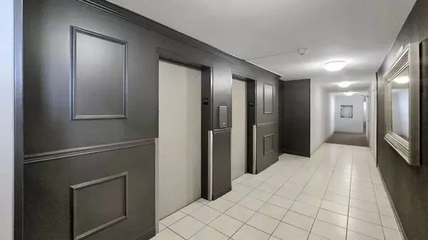 Toronto E08, ON M1M 1R1,3311 Kingston RD #PH 4