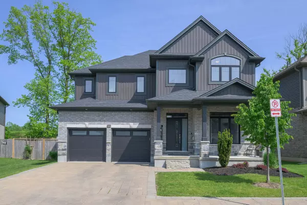 1061 Eagletrace DR #33, London North, ON N6G 0T3