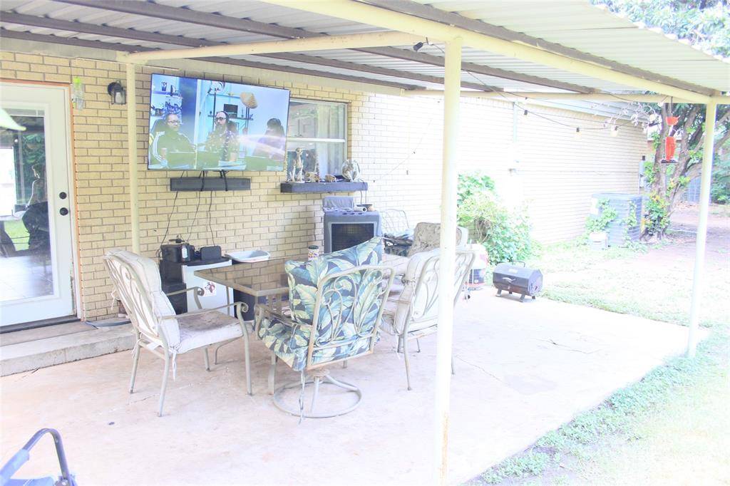 San Saba, TX 76877,1309 W Sunset Street