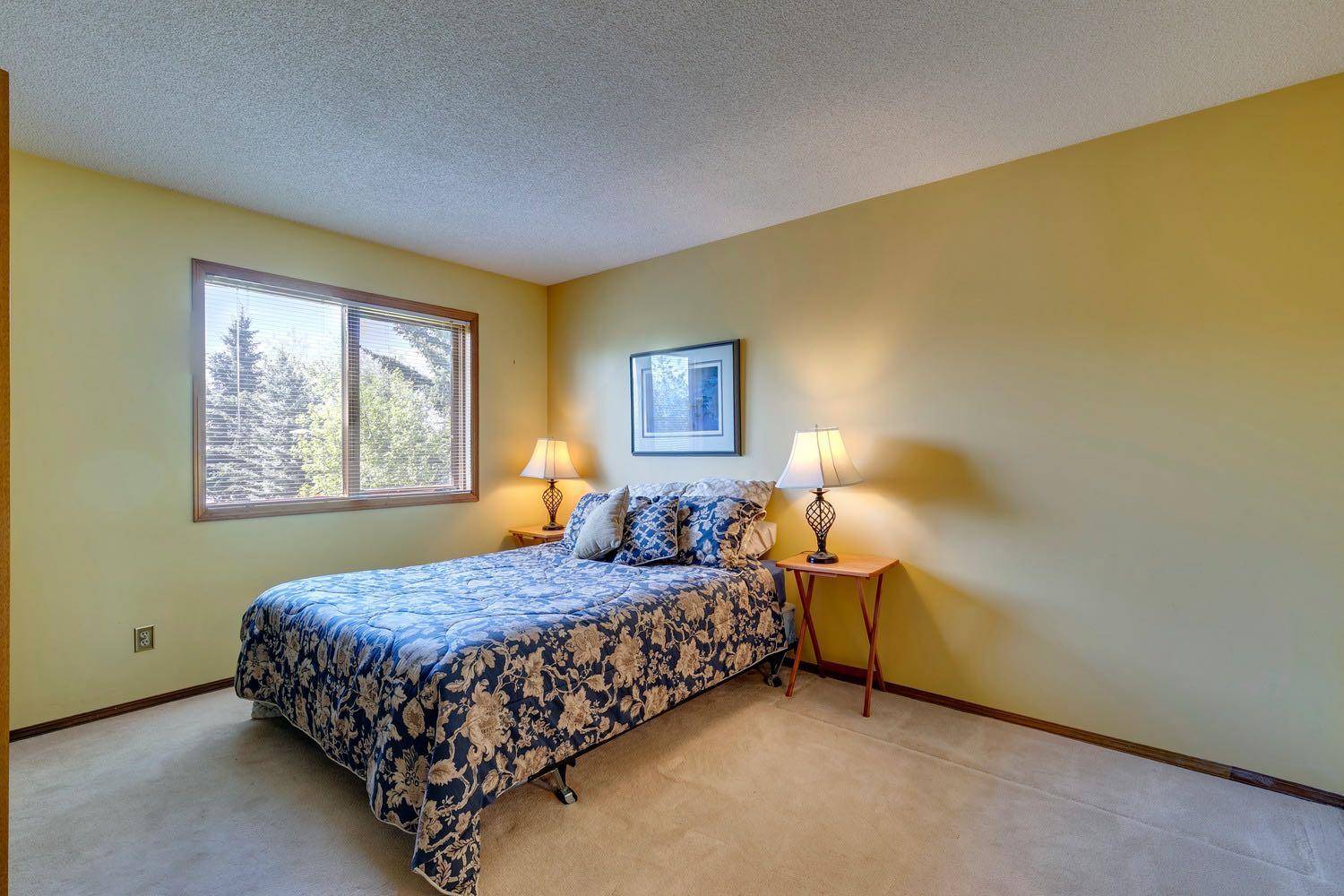 Calgary, AB T2Y2K4,49 Shannon CIR Southwest