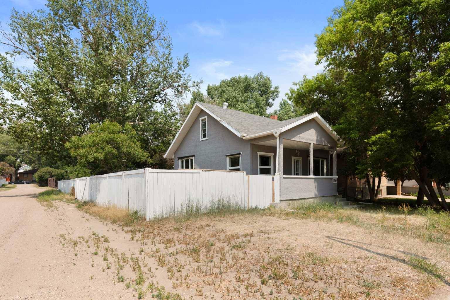 Medicine Hat, AB T1A 1V8,454 12 ST SE