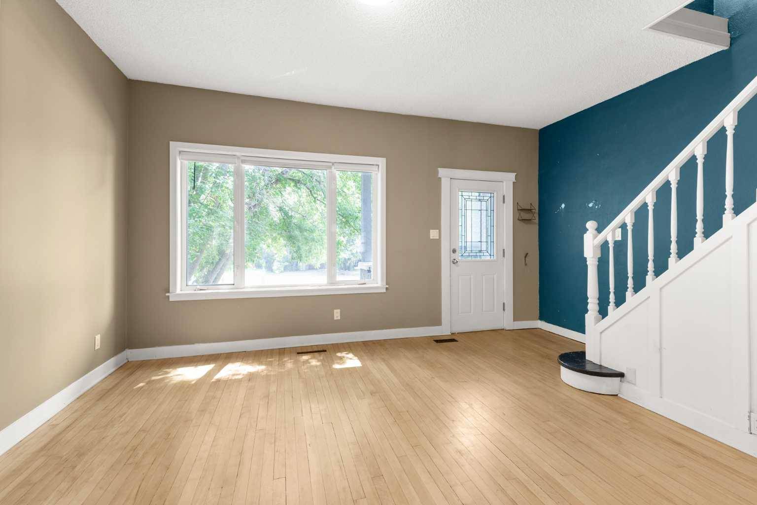 Medicine Hat, AB T1A 1V8,454 12 ST SE