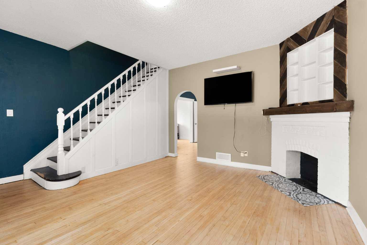 Medicine Hat, AB T1A 1V8,454 12 ST SE