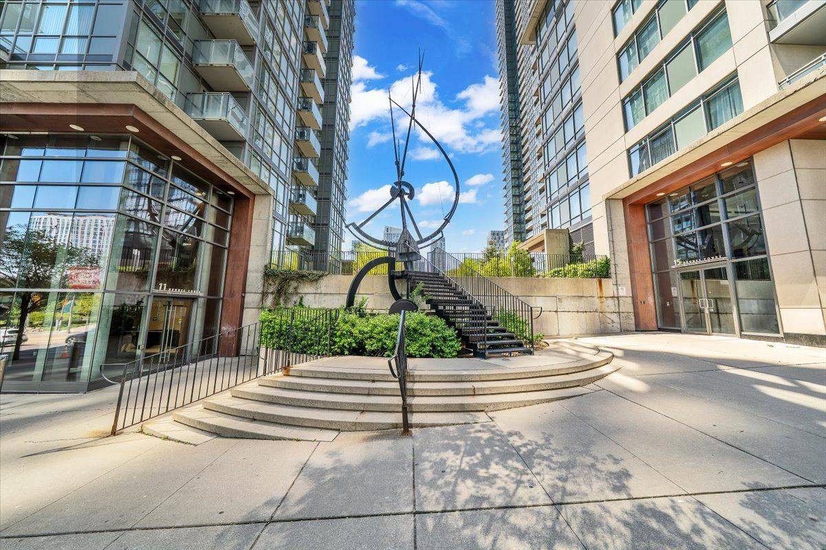 11 Brunel CT #1105, Toronto C01, ON M5V 3Y3