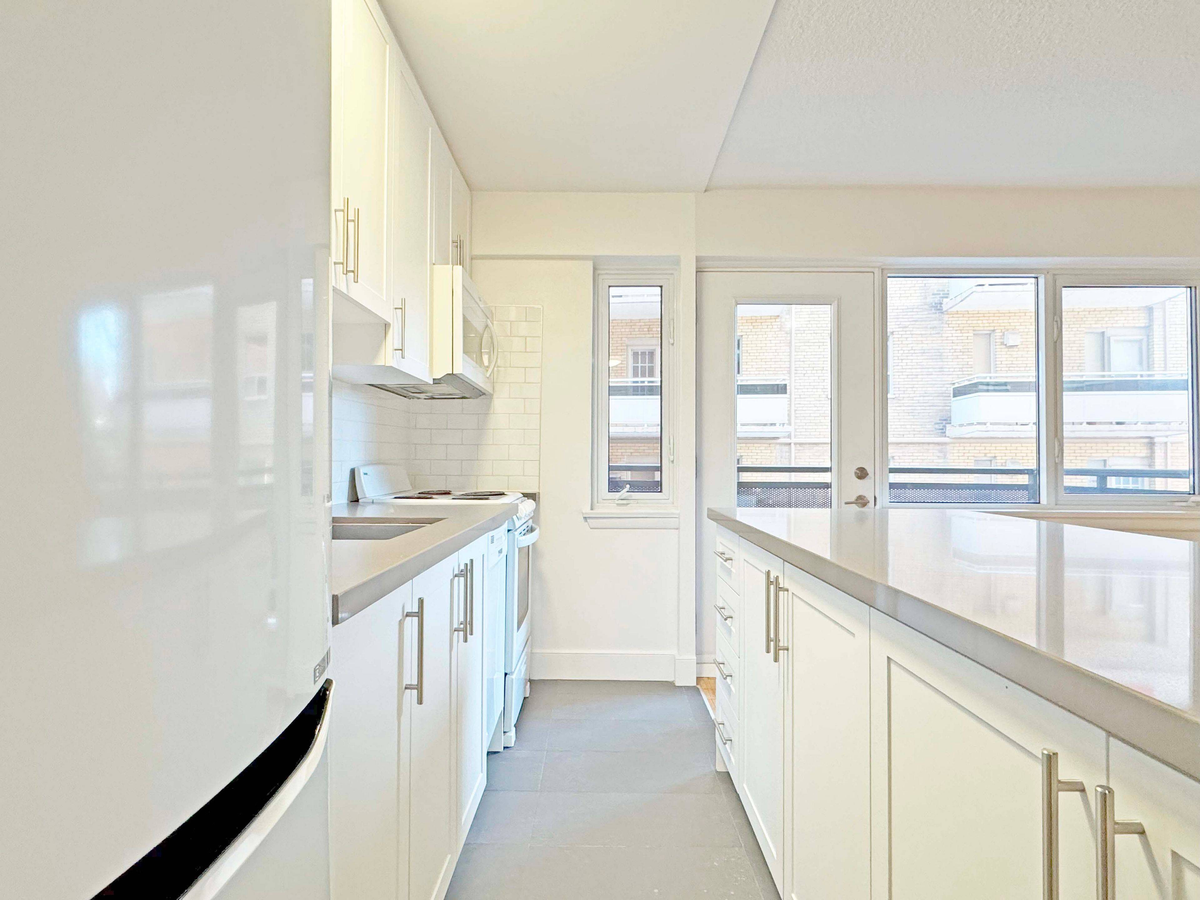 95 Lawton BLVD #207, Toronto C02, ON M4V 1Z8