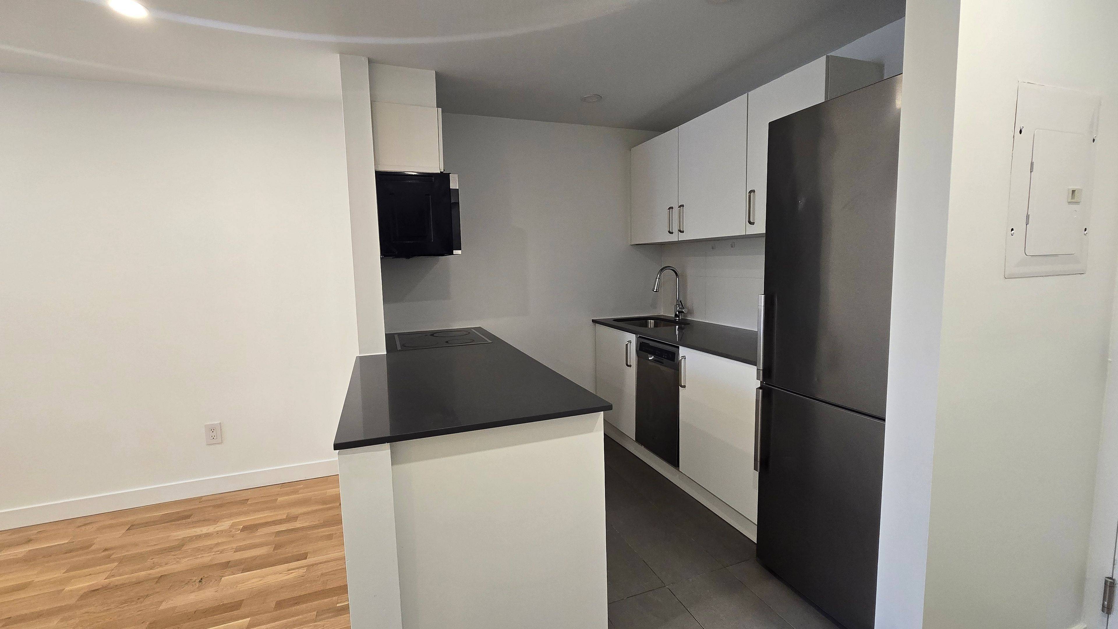 Toronto C08, ON M5A 2E2,230 Oak ST #104