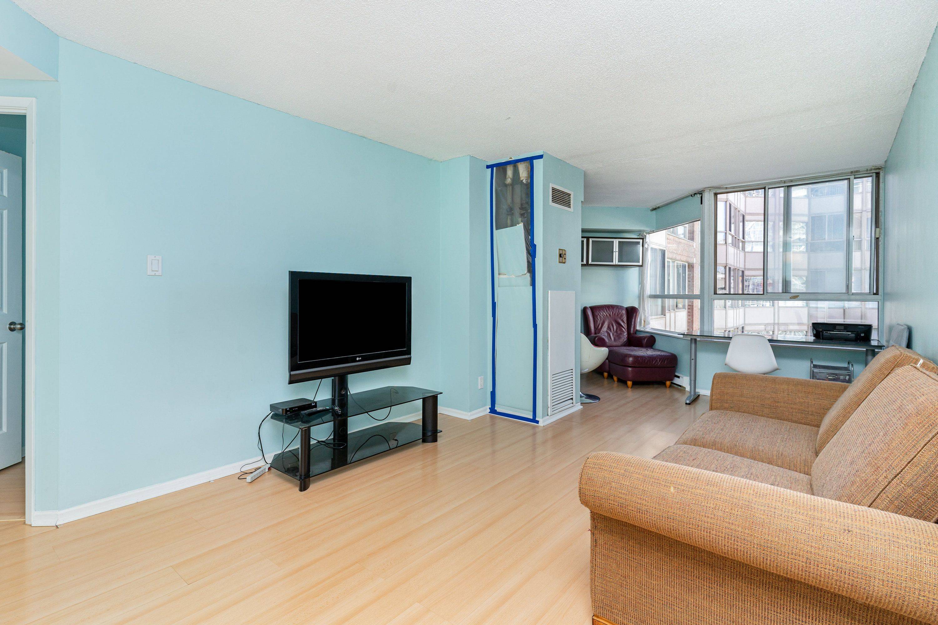 Toronto C01, ON M5G 2J8,711 Bay ST #1819