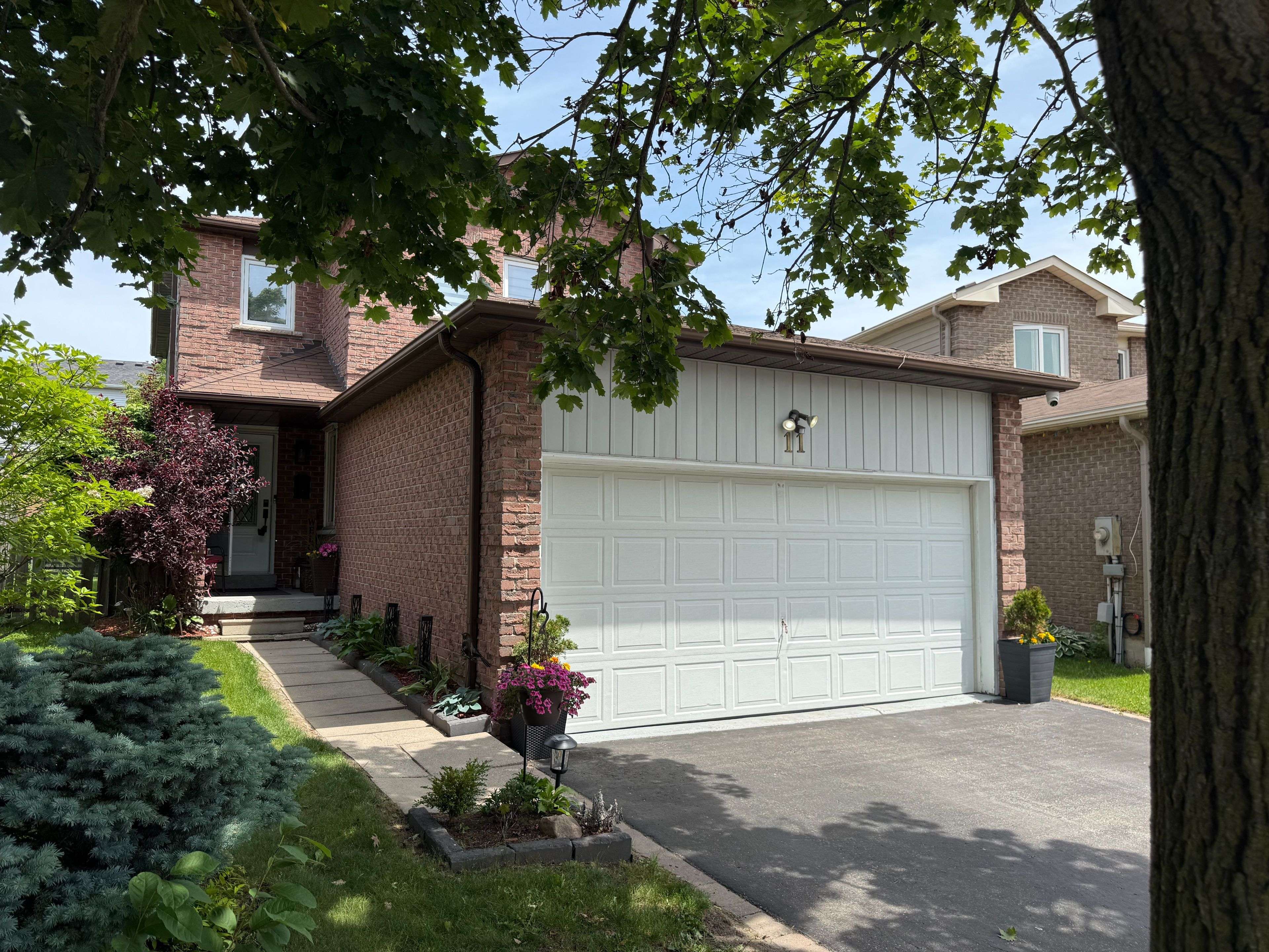 11 eberlee CT, Whitby, ON L1N 8C9