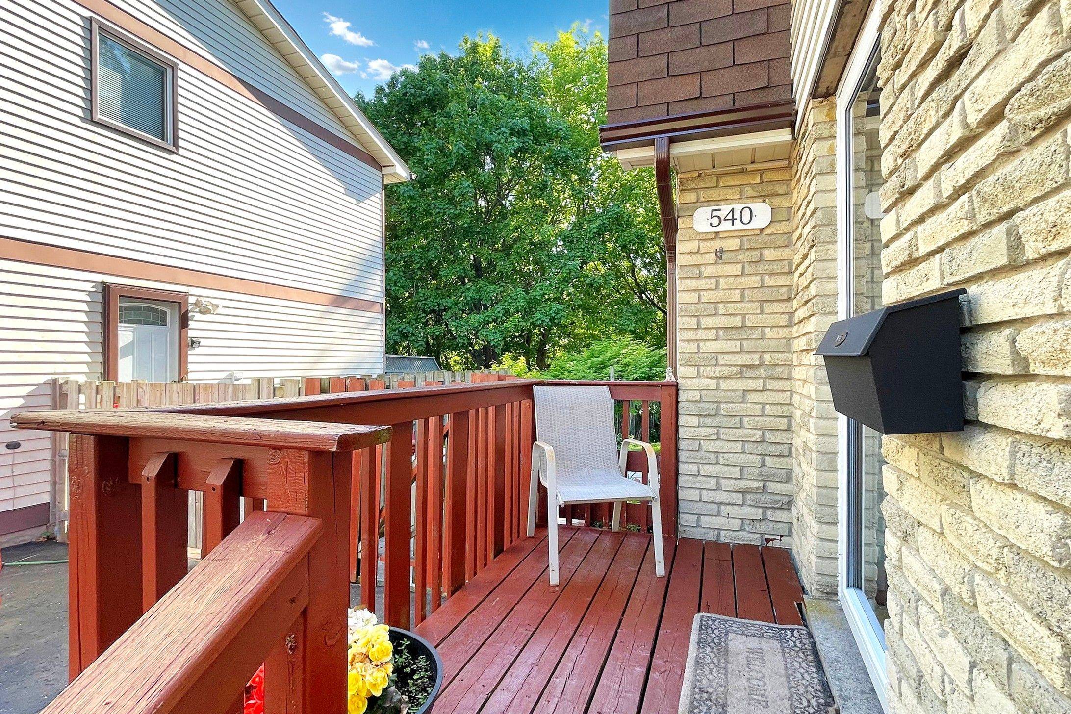 Oshawa, ON L1K 1K4,540 Camelot DR