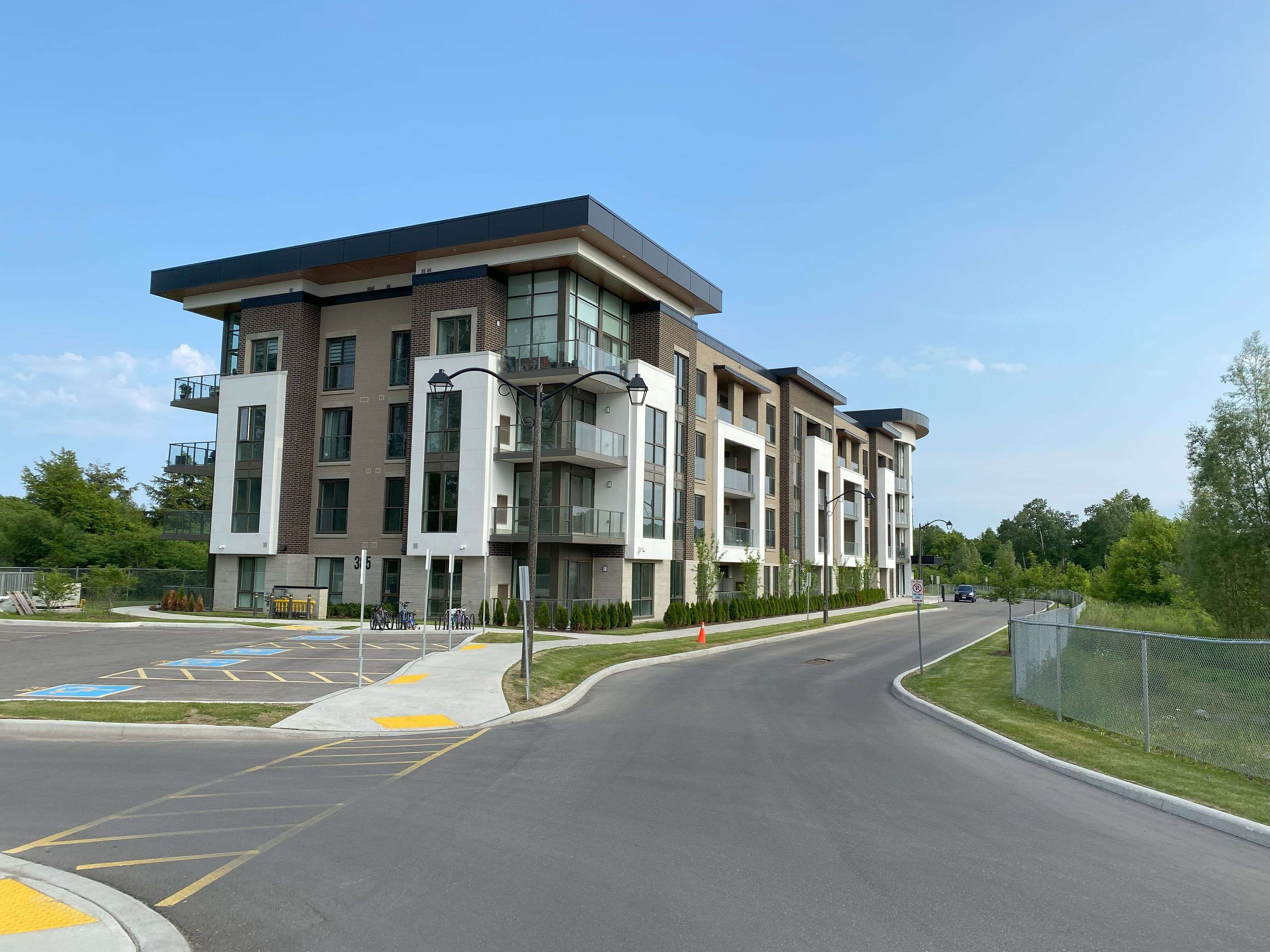 385 Arctic Red DR #224, Oshawa, ON L1L 0W9