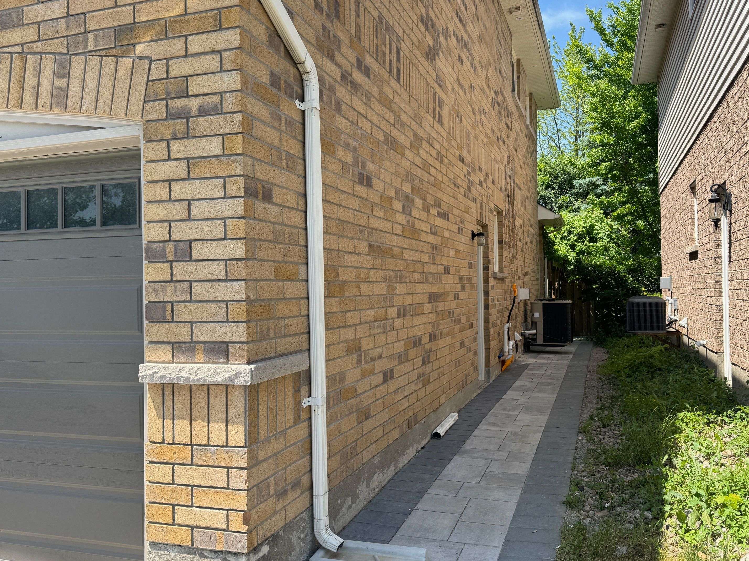 Oshawa, ON L1L 1B7,452 Britannia AVE E #Bsmt