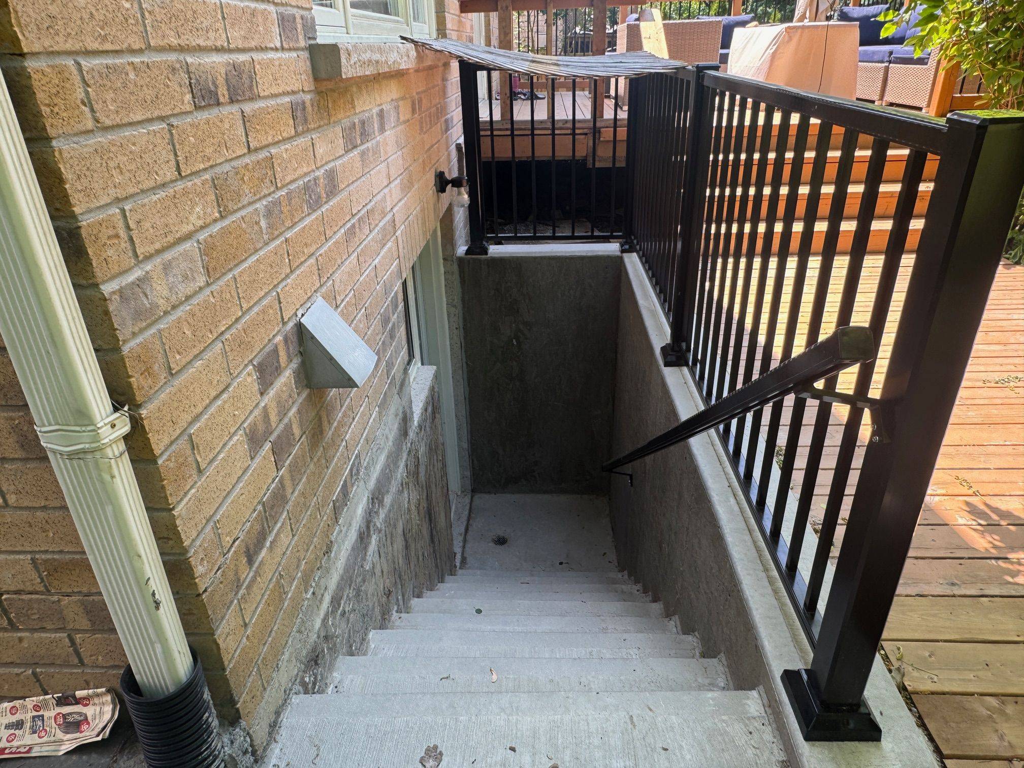 Oshawa, ON L1L 1B7,452 Britannia AVE E #Bsmt
