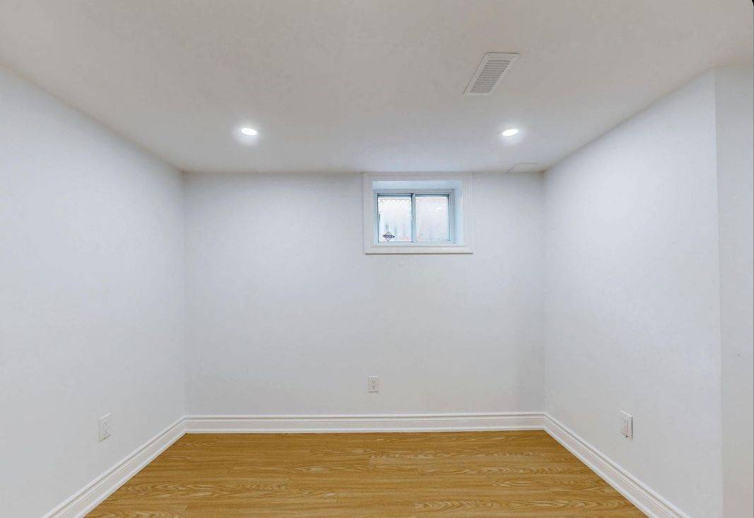 Toronto E04, ON M1P 1V9,45 Blaisdale RD #Bsmt