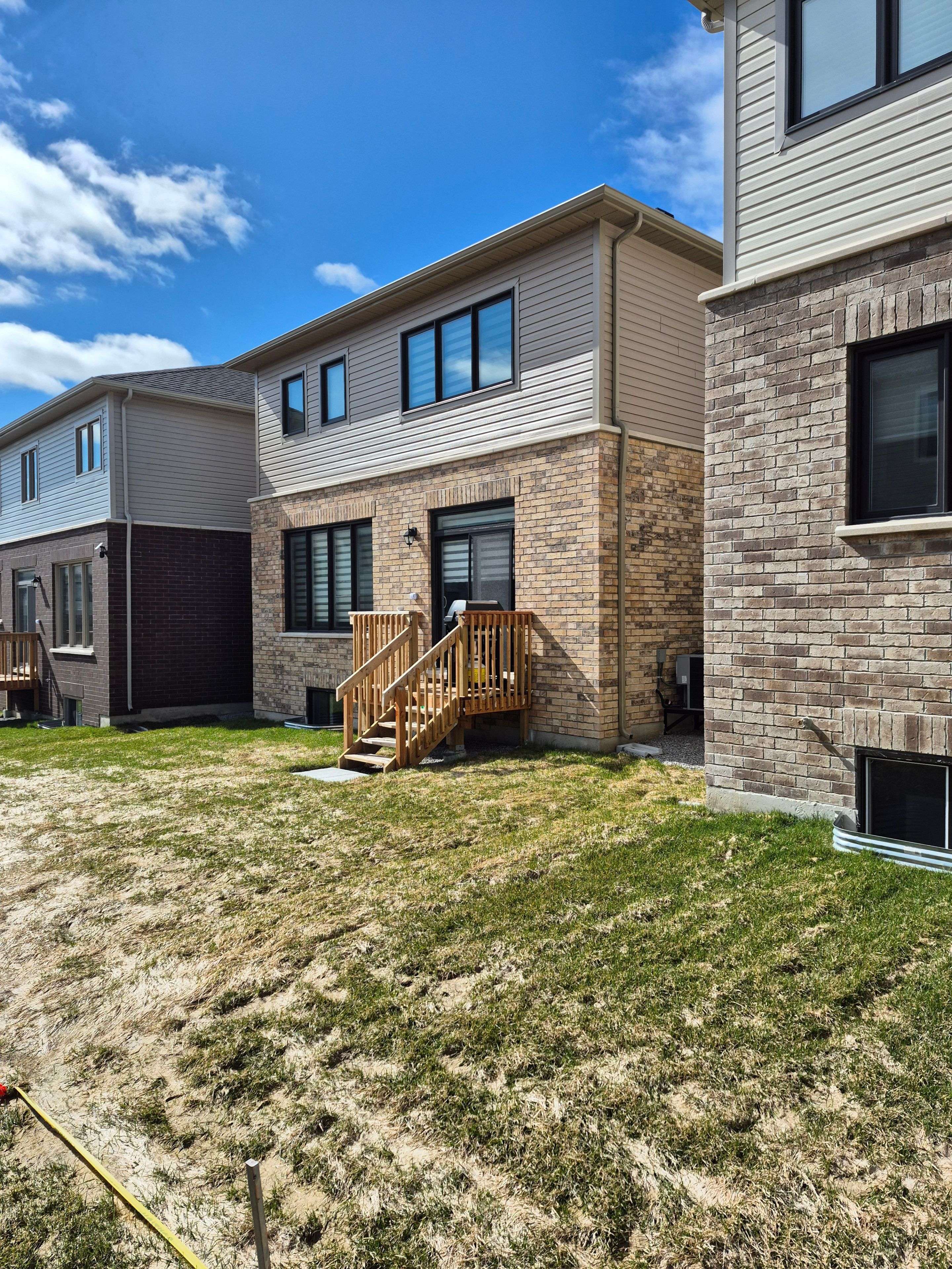 Barrie, ON L9S 2Z4,18 Gemini DR