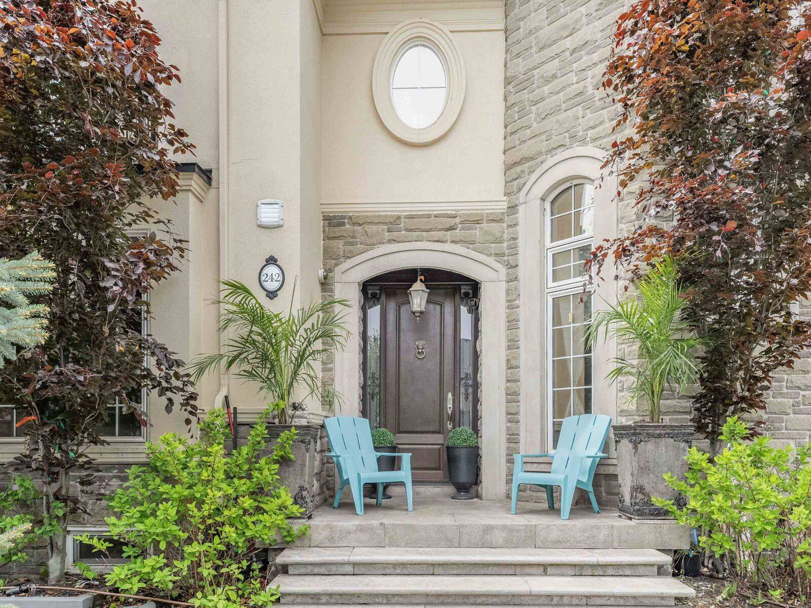 Oakville, ON L6L 0A6,242 Milkweed WAY