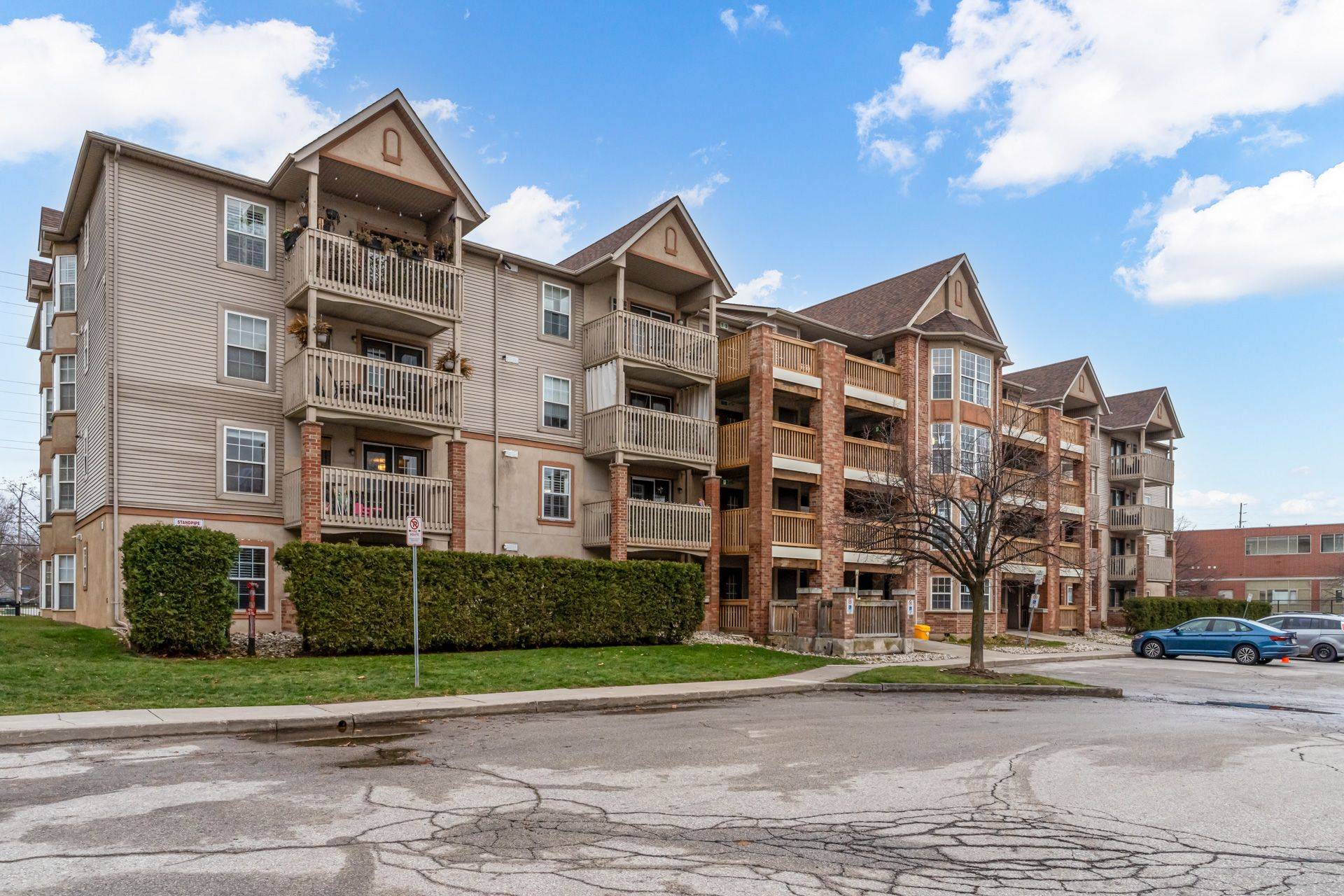 Burlington, ON L7M 4M1,4003 Kilmer DR #403