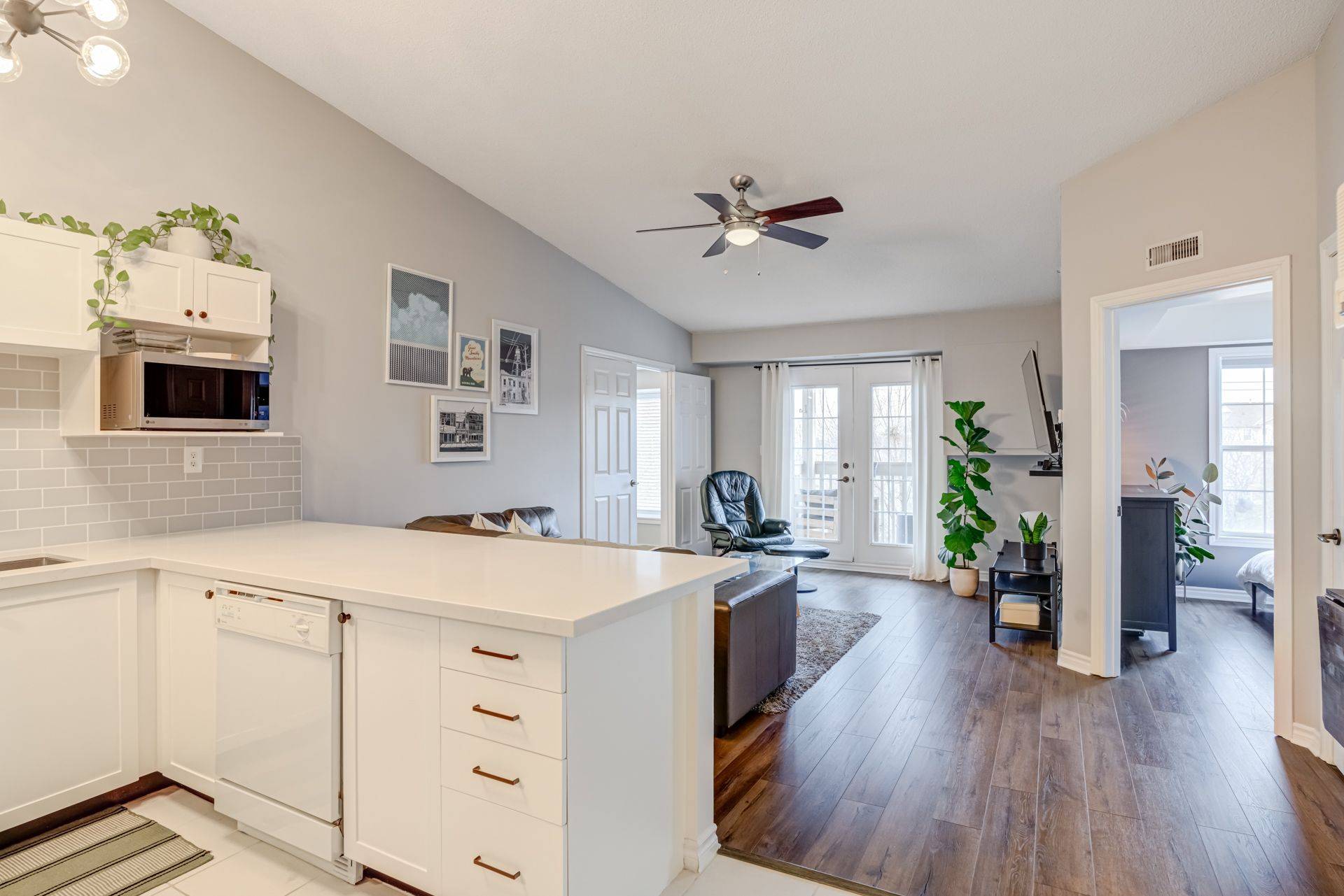 Burlington, ON L7M 4M1,4003 Kilmer DR #403