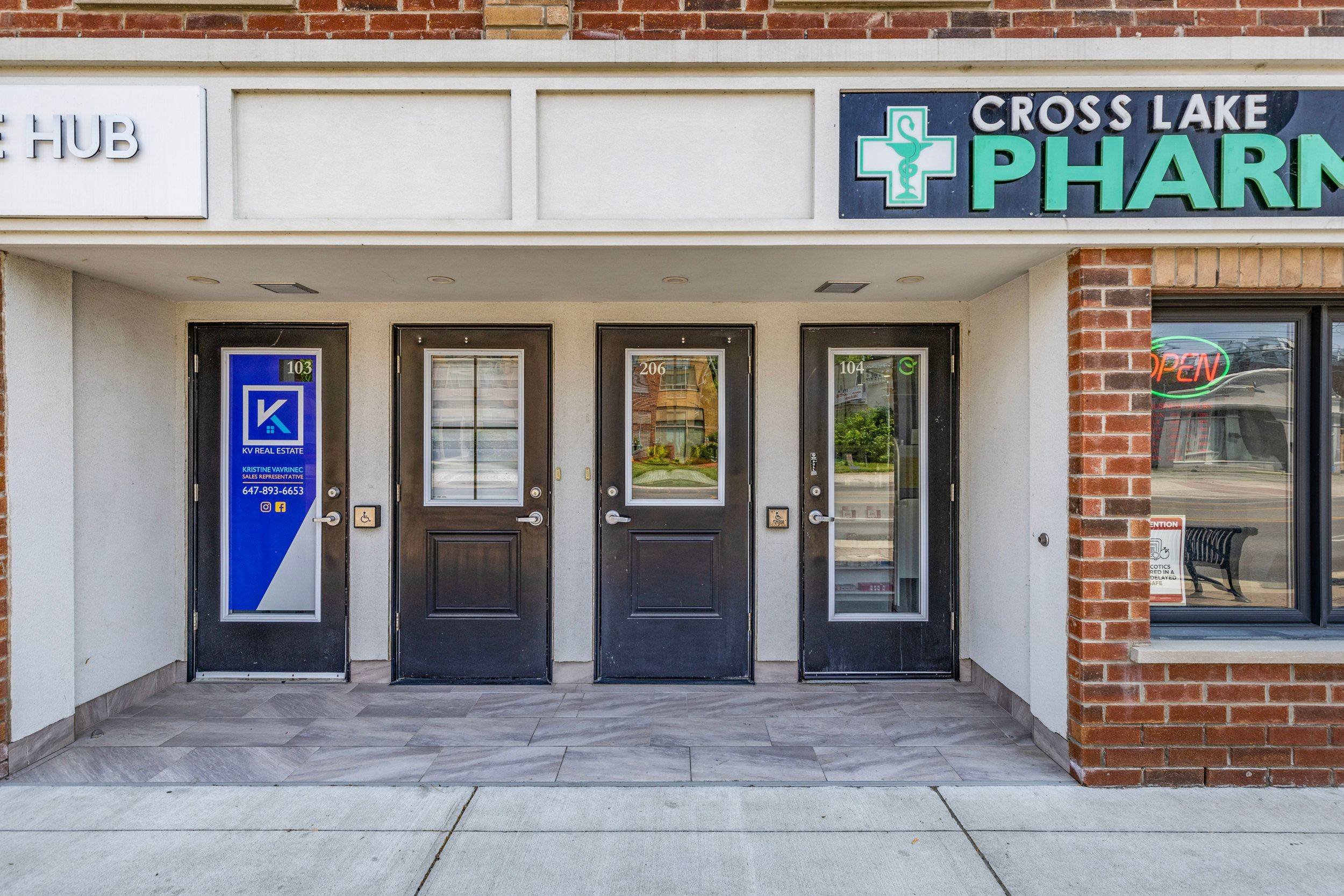 Mississauga, ON L5E 1C7,760 Lakeshore RD E #206