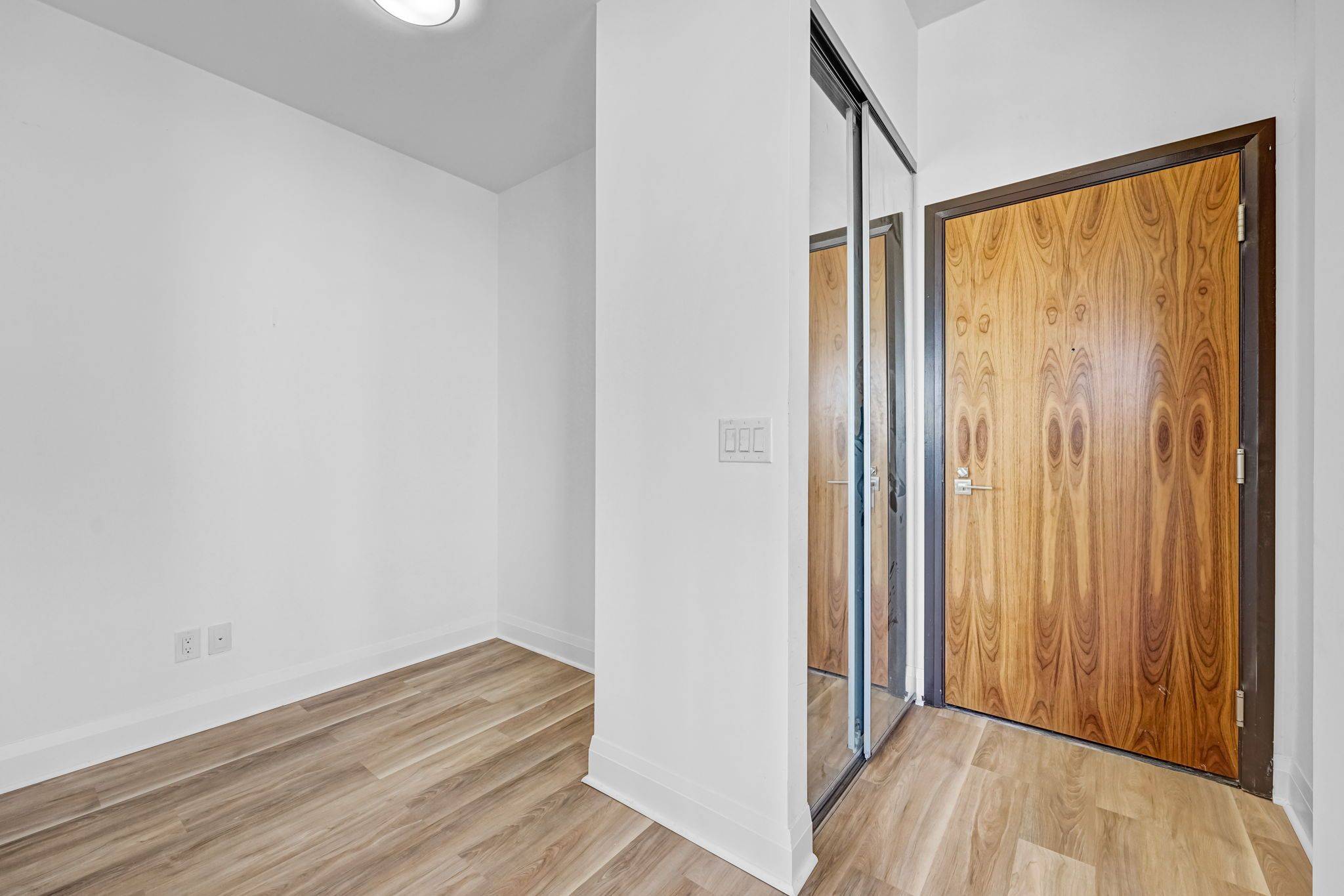 Toronto W06, ON M8V 0E5,36 Park Lawn RD #2209