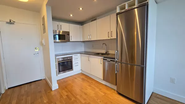 Toronto C08, ON M5A 2E2,230 Oak ST #1003