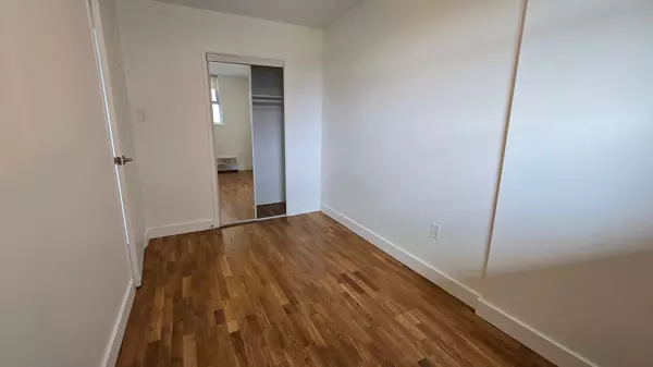 Toronto C08, ON M5A 2E2,230 Oak ST #1005