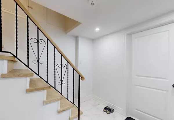 Toronto E04, ON M1P 1V9,45 Blaisdale RD #Bsmt