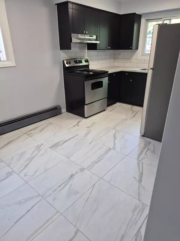 Toronto W06, ON M8W 1M6,9 Branch AVE #Lower
