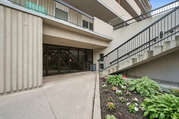 Vanier And Kingsview Park, ON K1L 8E7,158C McArthur AVE #1804