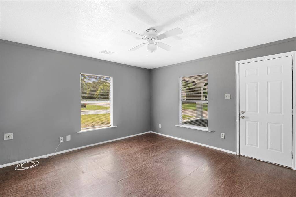 Ennis, TX 75119,305 W Waco Street