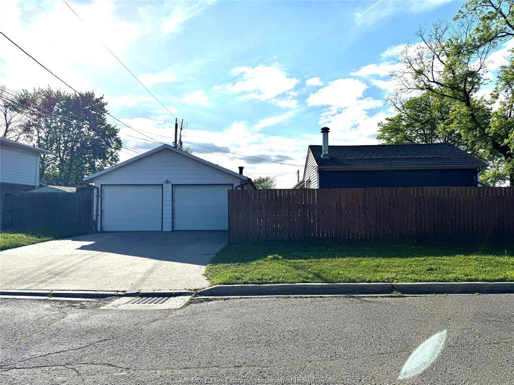 Windsor, ON N9B 2K5,1621 CAMPBELL